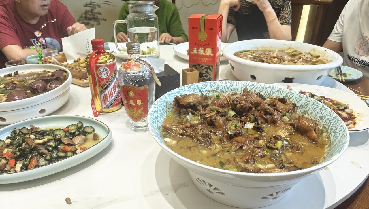 以下是我昨天中午在“海盛源饭店“招待老战友发表的祝酒辞：

我们的青春在一起摸爬