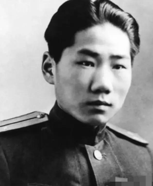 1955年，中央派人前往朝鲜挖毛岸英坟墓，可当大家刚开始挖，就突然跑过来一名妇女