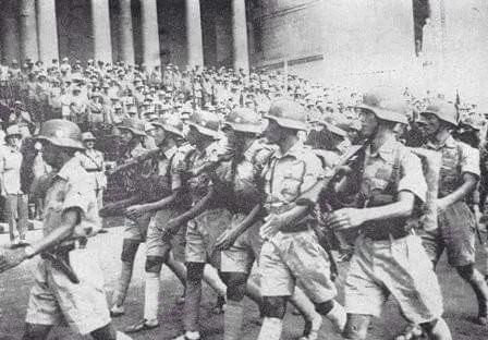 #岁月留影# 1942年10月24日，中国远征军部队在印度新德里进行阅兵仪式。