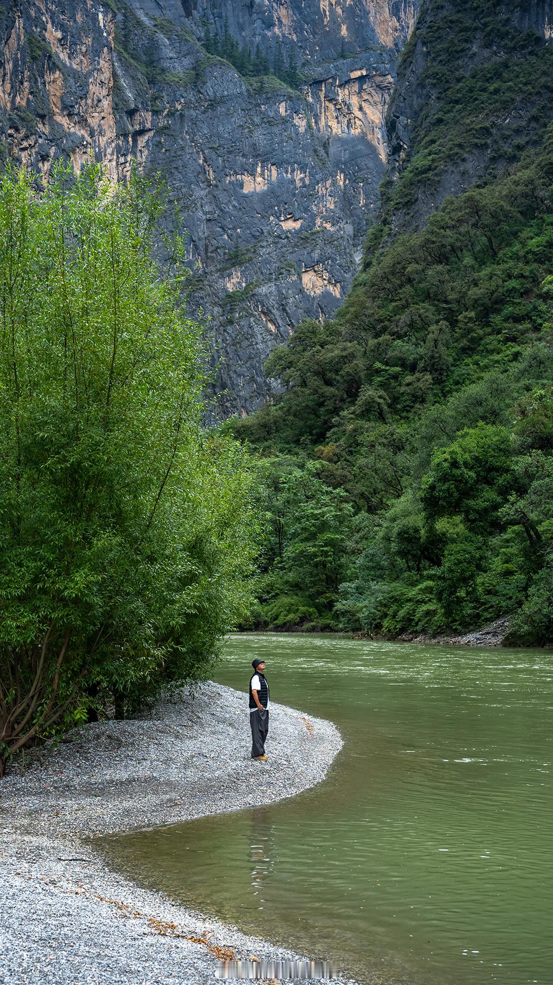 香格里拉大峡谷，是云南乃至全国较为幽深的峡谷之一，全长约154公里，以高深险、奇