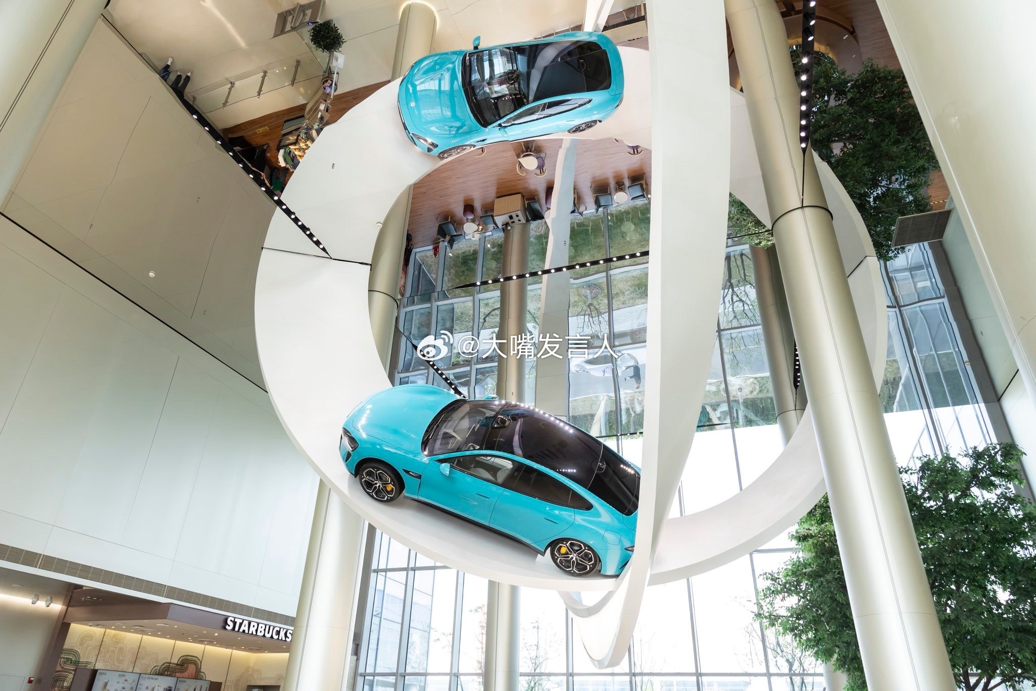 郑丽文发文，夸赞小米汽车和小米工厂郑丽文说家里都是小米的东西 ，郑丽文结束大陆参