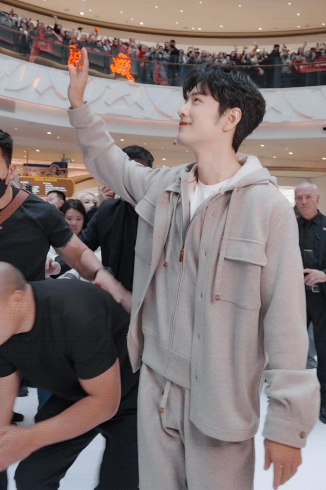 肖战 行走的衣架子，好治愈！ 