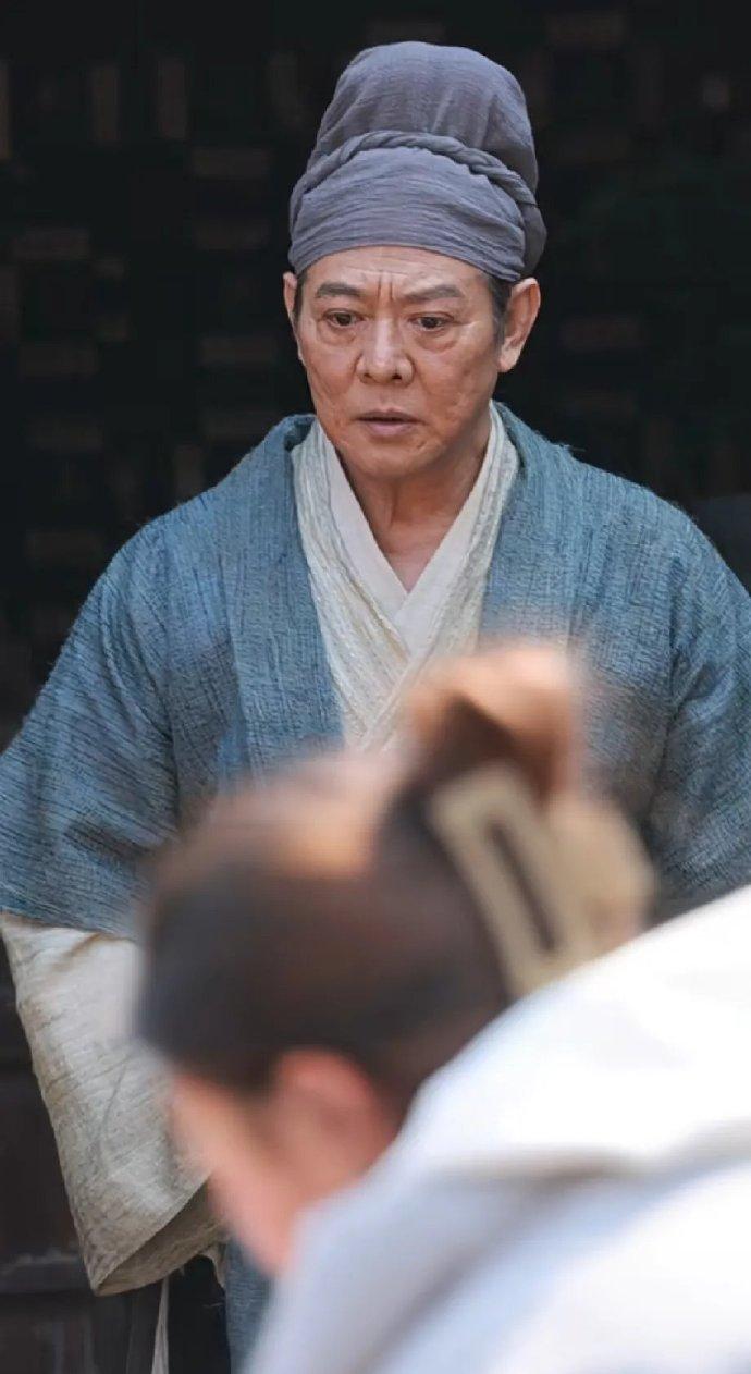 相由心生境由心转，昔日的武打巨星李连杰，如今看起来比实际年龄老。

八十年代那会