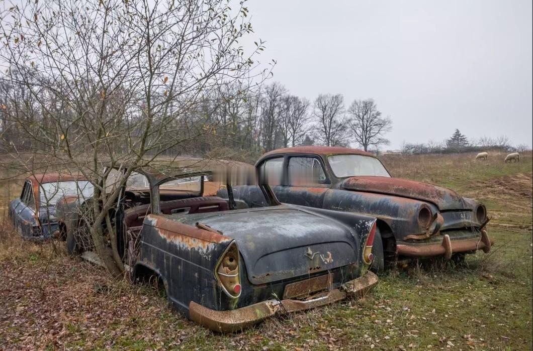 左边是东方红BJ760，右边是什么车！古董车老爷车