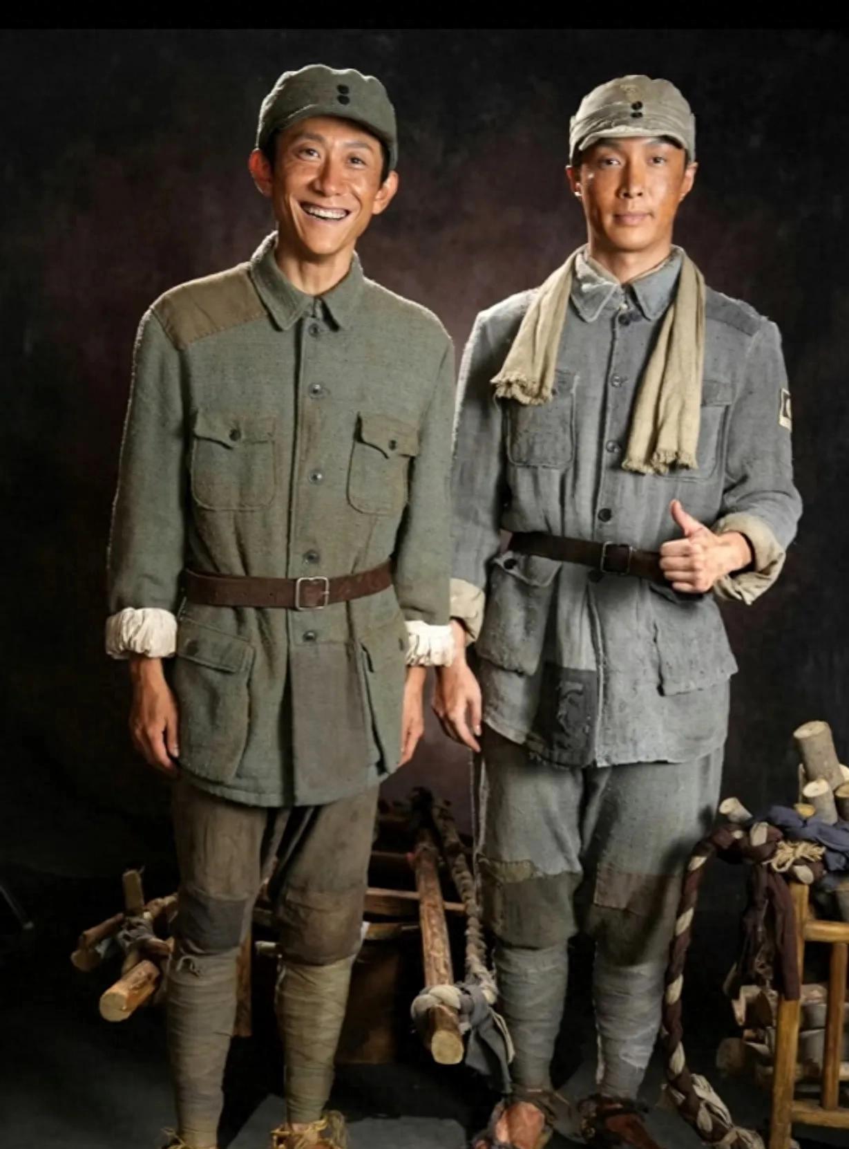 电影《绽放》8月1日开机，张艺兴、张一山定妆照赢麻了，二人都一改往日荧幕形象，可