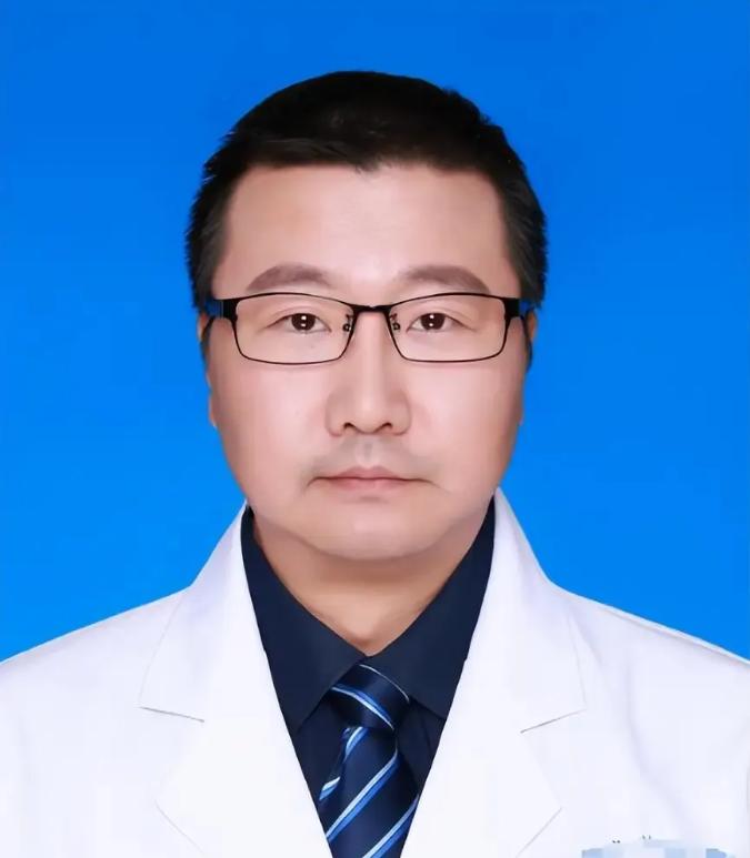 “这个医生被曝光了！”江苏南京，肿瘤医院医生席玮自掏腰包，为病人默默捐款14年，