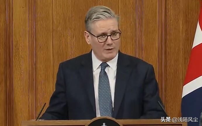 记者:“您最后一次与特朗普通话是什么时候？英美关系是否受损？”

英国首相斯塔默