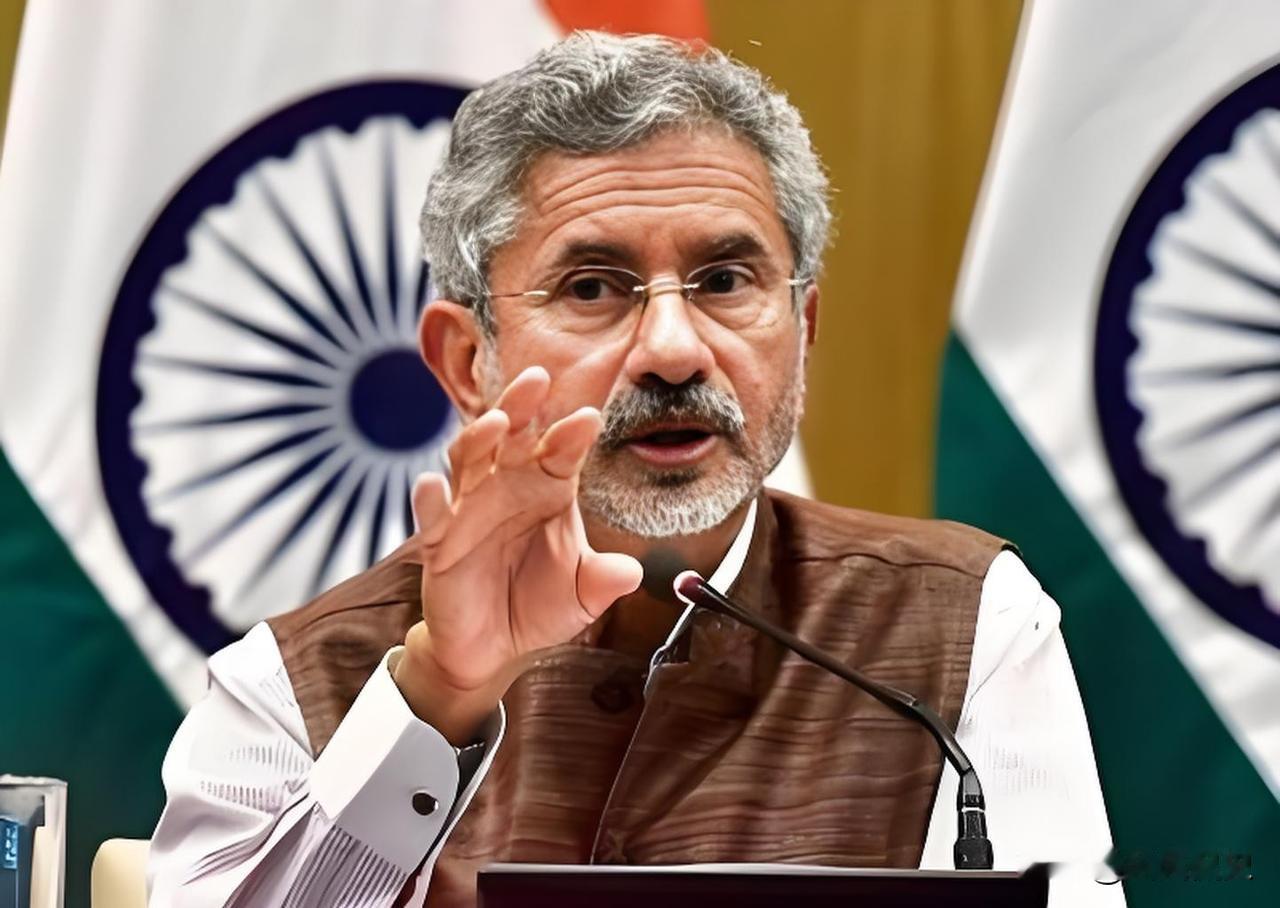 印度终于醒悟过来了！印度外长苏杰生终于表示：如果中俄倒下，下一个轮到的就是印度。