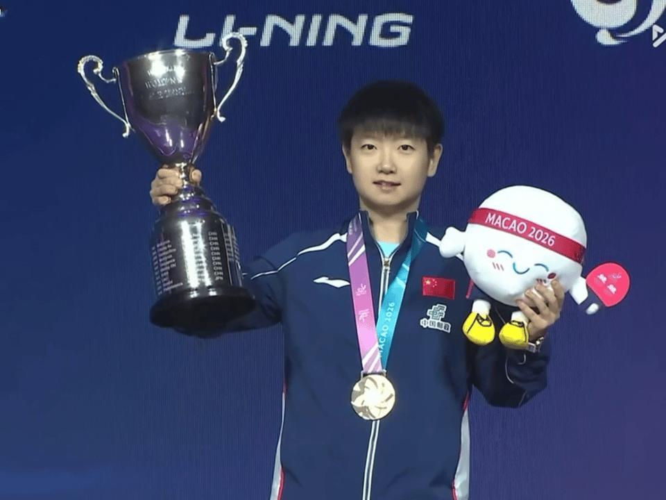 宋雨琦25岁的孙颖莎现已手握世界冠军【19冠🏆】现役第一☝🏻手握单项世冠【1