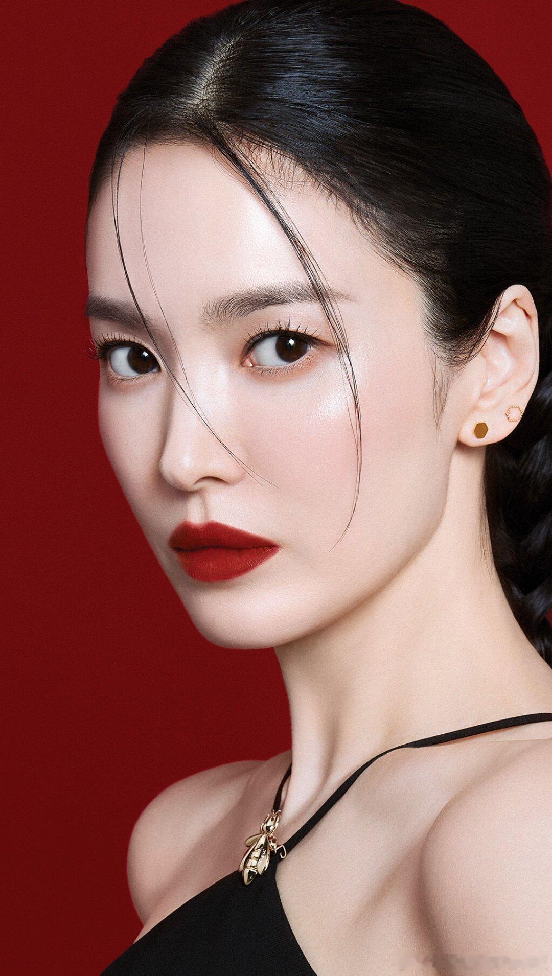 宋慧乔为娇兰最新拍摄的照片～就爱这个大女主[期待][期待][期待] ​​​