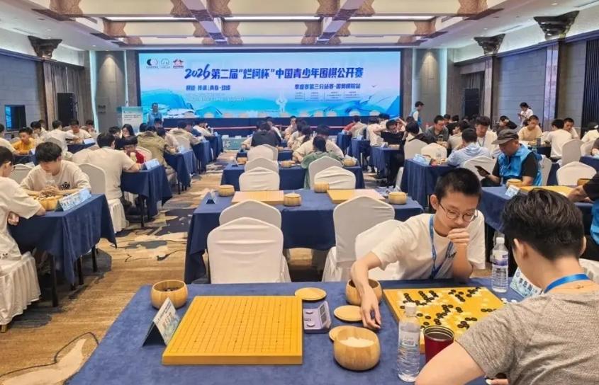 烂柯杯青少年公开赛~
三个七~李泽锐一马当先


第2届烂柯杯中国青少年围棋公开