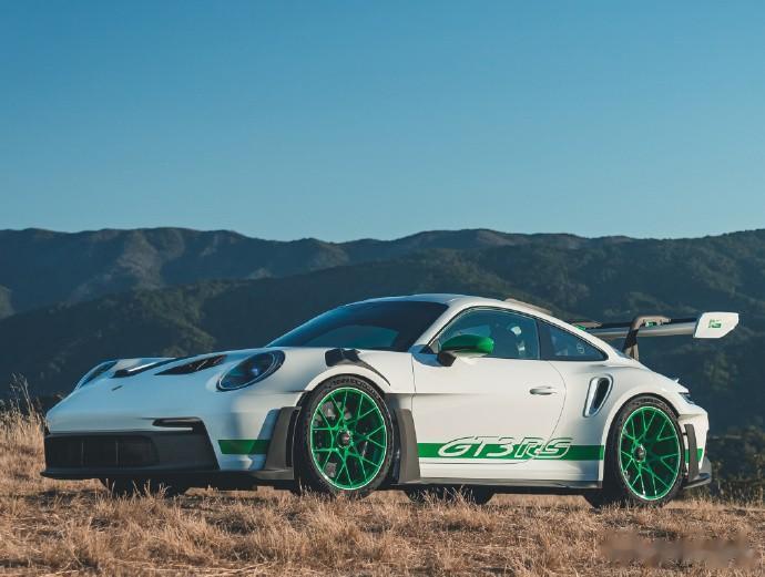 保时捷992GT3 RS以赛车名义引进，我咋看着这么无奈呢。如果是能正常上路的9