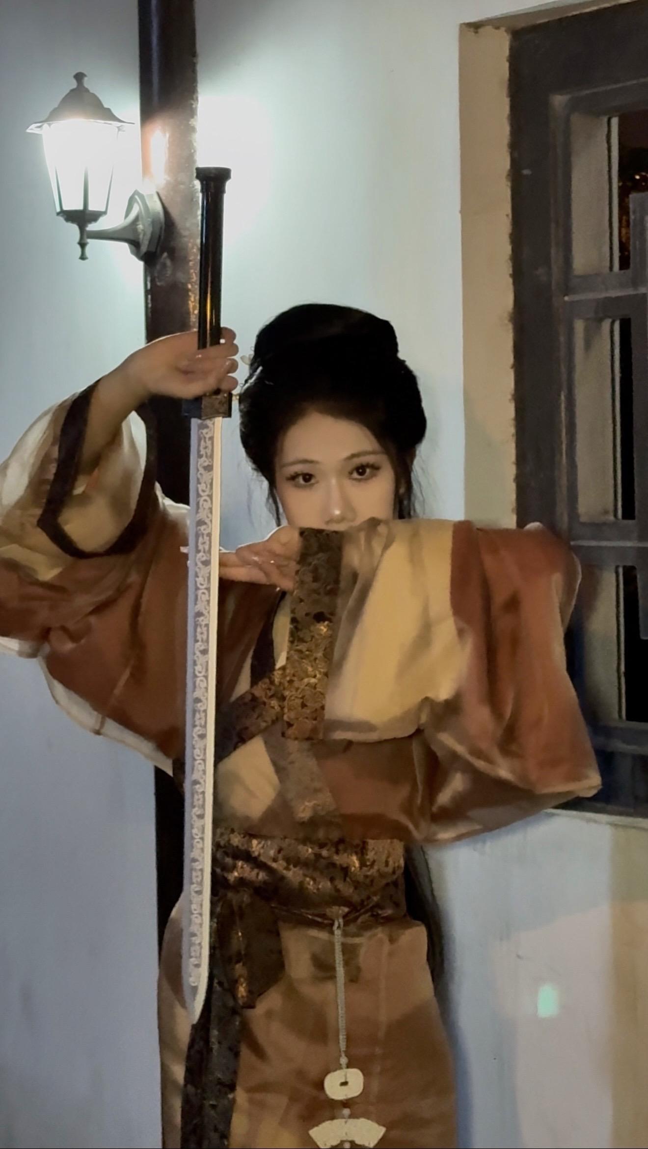 “妾随大王，生死无悔。”