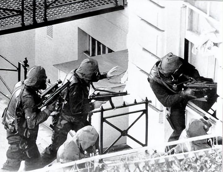 444 天困局，美军千万营救惨败，CIA 两万巧思如何破局。

1979 年 1