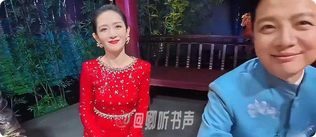 谢娜一听到张杰名字就害羞了谢娜听见张杰名字的反应也太戳人了！红裙亮相本来大方又优