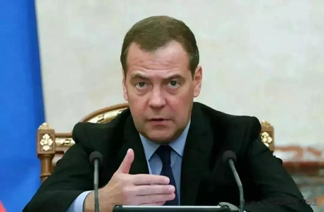 梅德韦杰夫：泽连斯基必须死，否则俄罗斯将亮出杀手锏！

来源:明镜分享

最近，