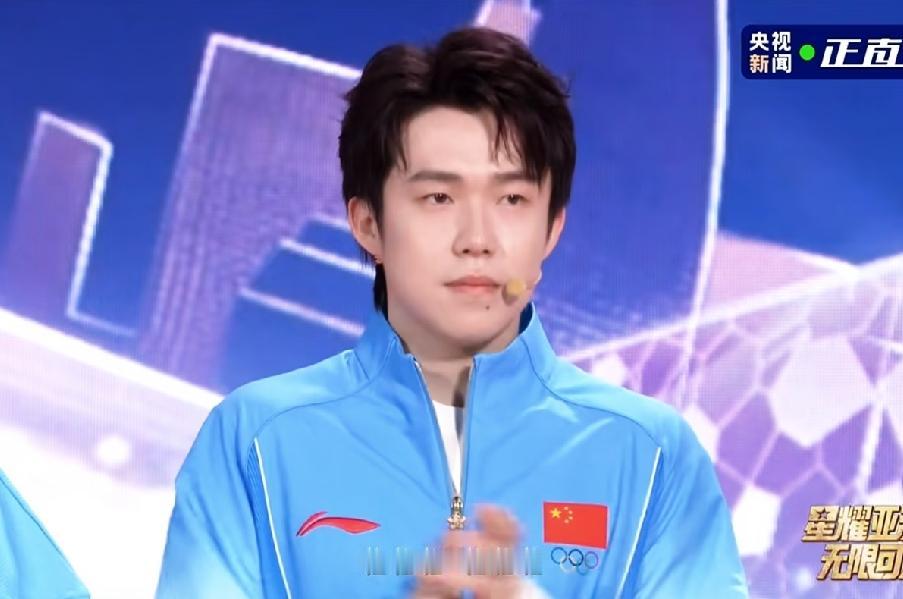 总算知道为啥莎莎不去了，
这么漂亮的衣服，
穿在莎莎身上不得好看死了。

不得不