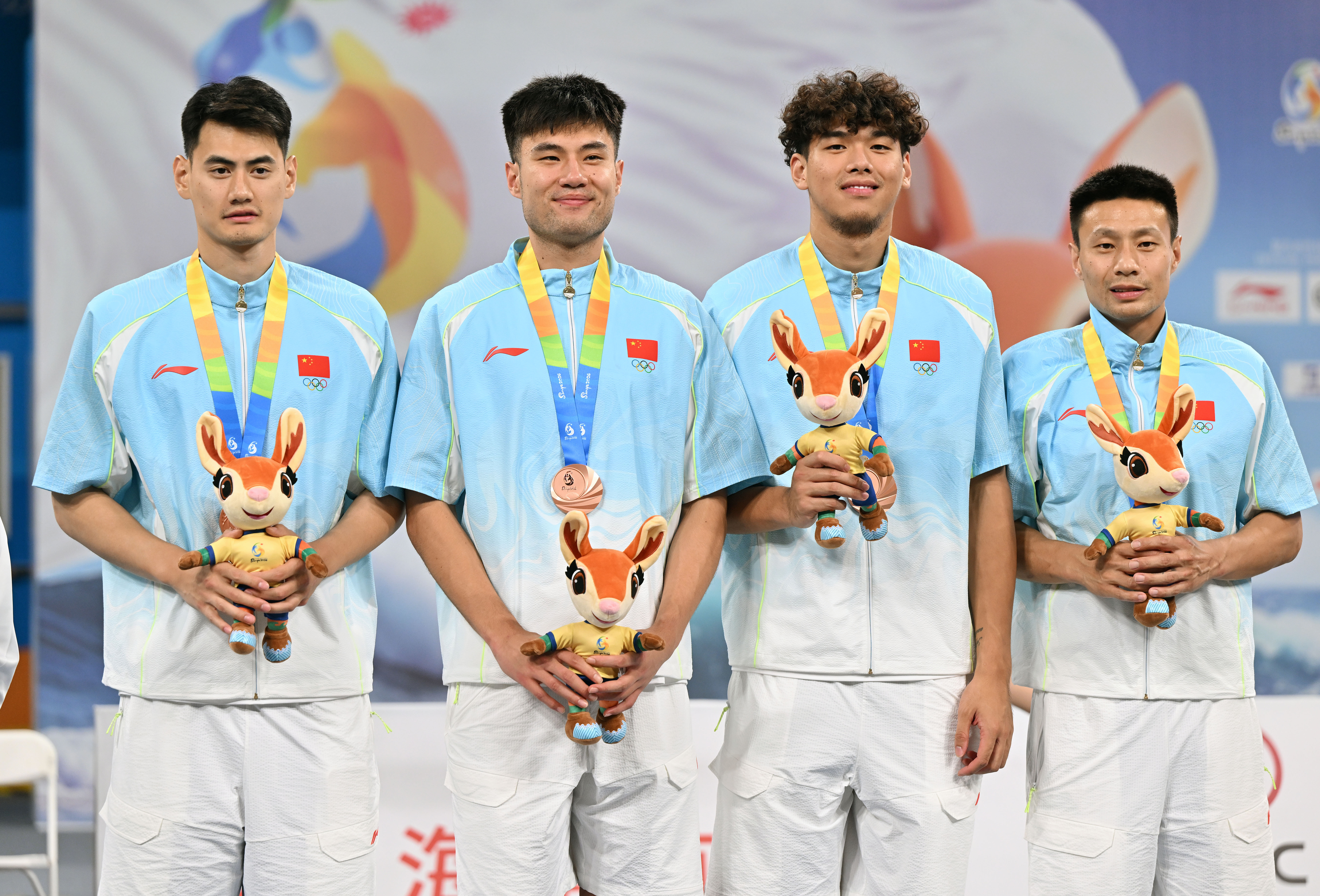 昨晚，中国三人篮球国家男队在亚沙会收获铜牌，让我们一起回顾赛场上的精彩瞬间与拼搏