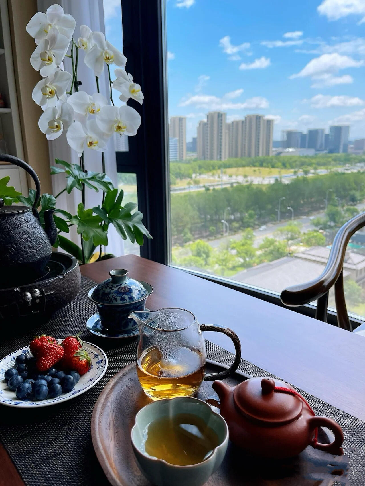 跟自媒体同行聊天，都说现在越来越难做，说白了就是流量下滑，收入变差。我反倒觉得现