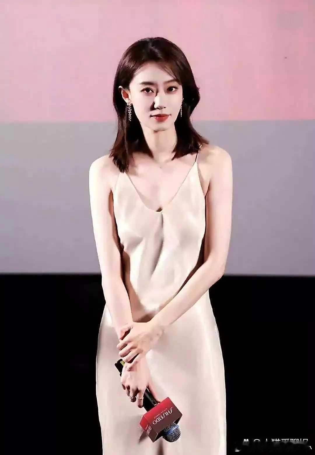 张小斐这种身材称得上喜剧界第一人了，可惜火了后没人捧 ​​​