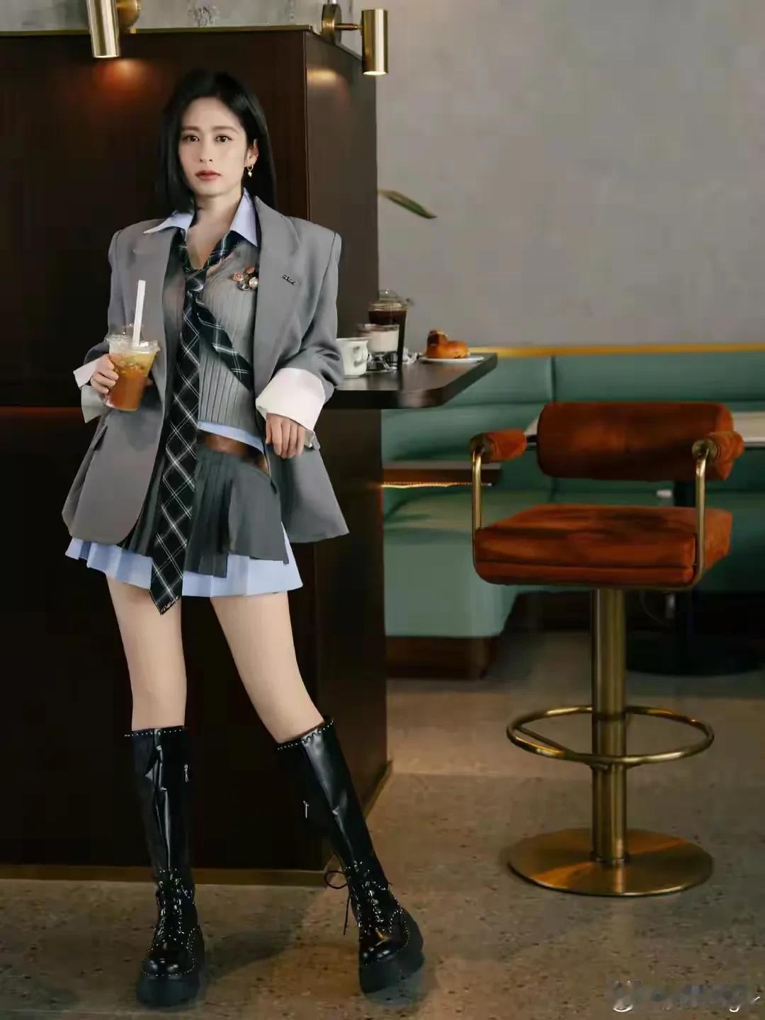 颖儿短裙美照