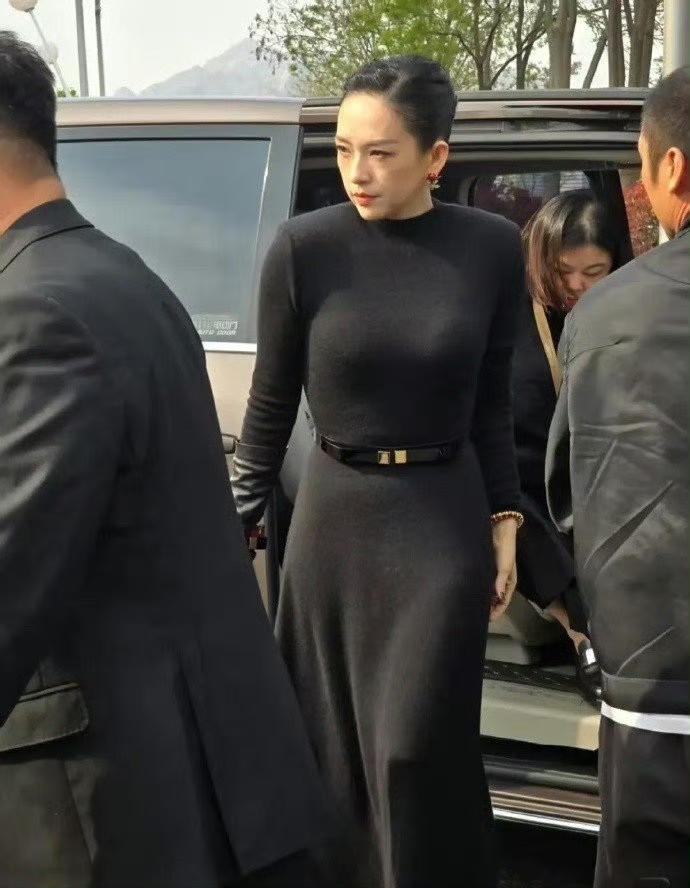 看到的第一眼，你会用哪一个成语来形容？