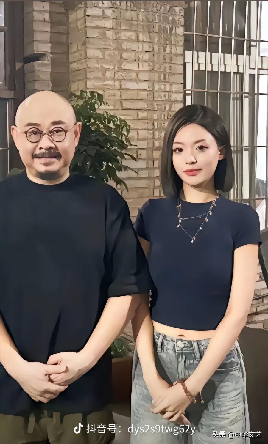 刀郎这个男人，真的很不一般，不光唱歌好，女徒弟也漂亮…

人人(那个)都说(哎)