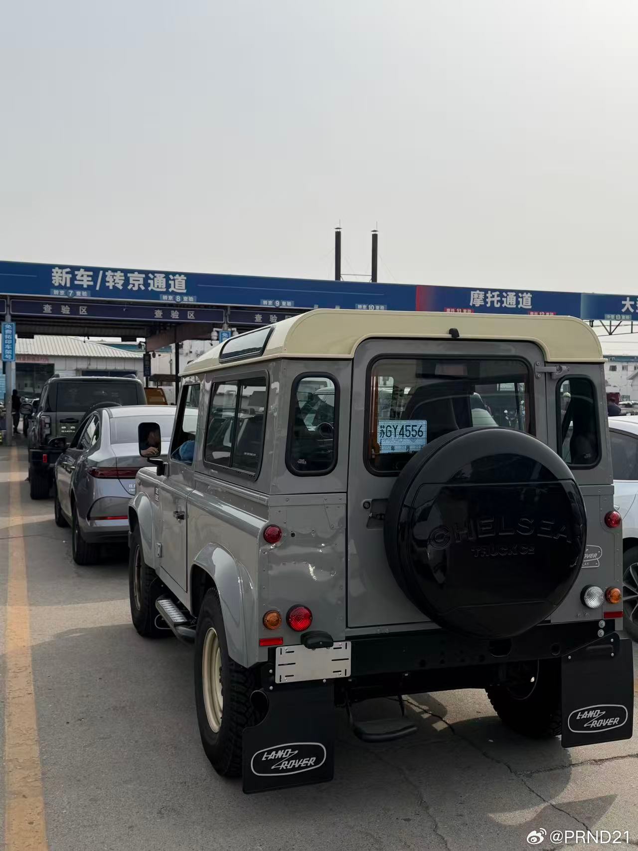 群里看的，应该是能上京牌的5.0 V8汽油卫士，恐怕要五六百了吧……妇科聊汽车常