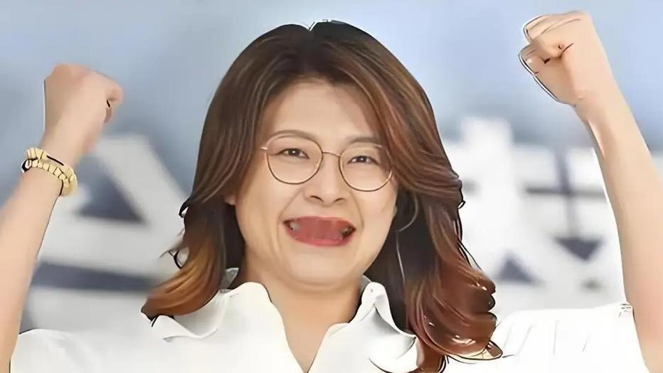 怎么看郑丽文这波“拉黄打柯”操作？有人堪称是台湾政坛的顶级阳谋？
这波“拉黄打柯