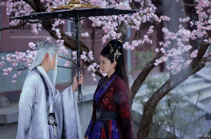 #黄奕雨生魔还原东方不败经典镜头##黄奕感谢导演还原东方不败经典镜头# 黄奕在《
