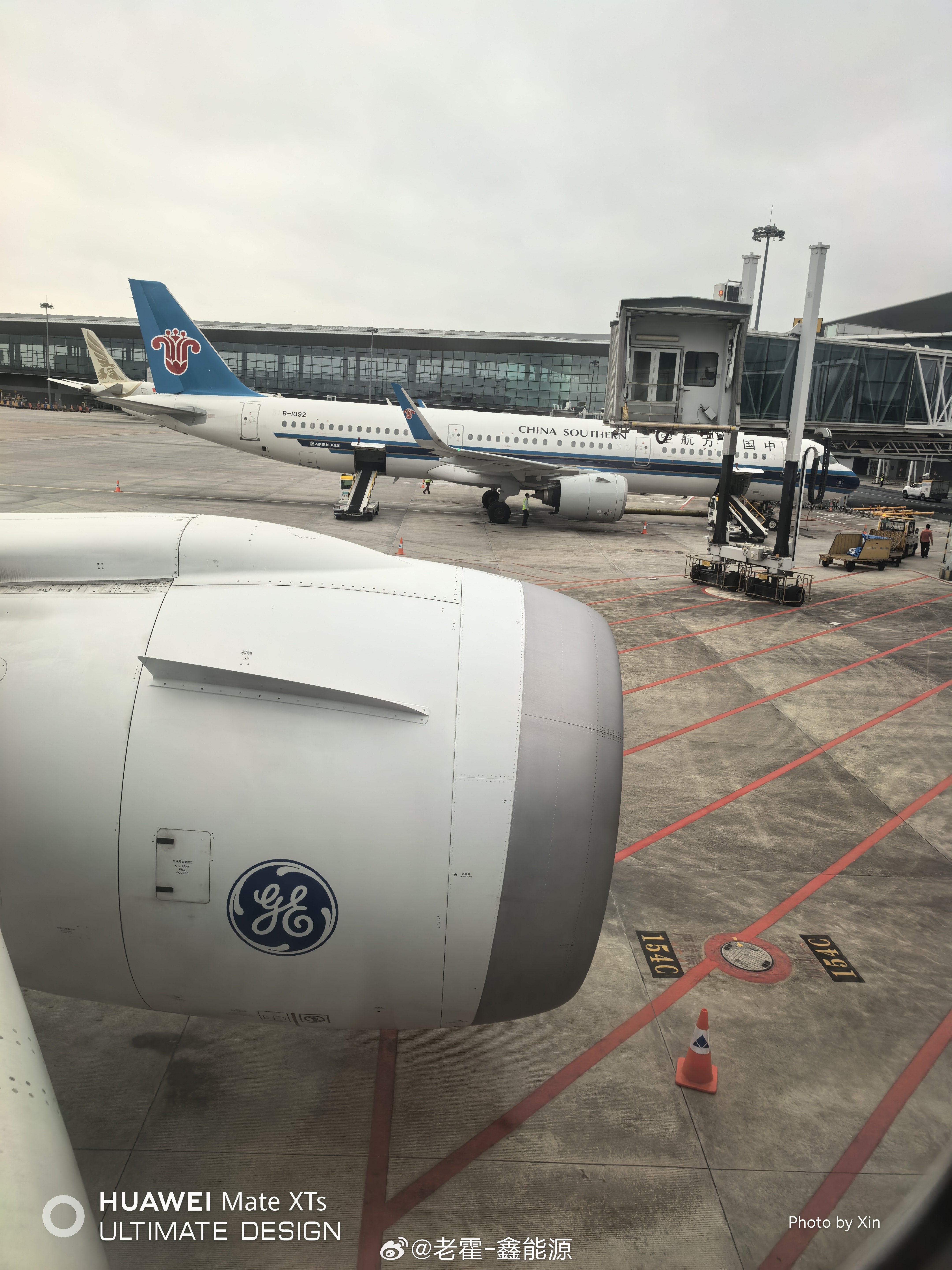 马年第一飞，说是广州在下雨，不过我落地时候一点都没下~ 睡醒了才发现787的发动