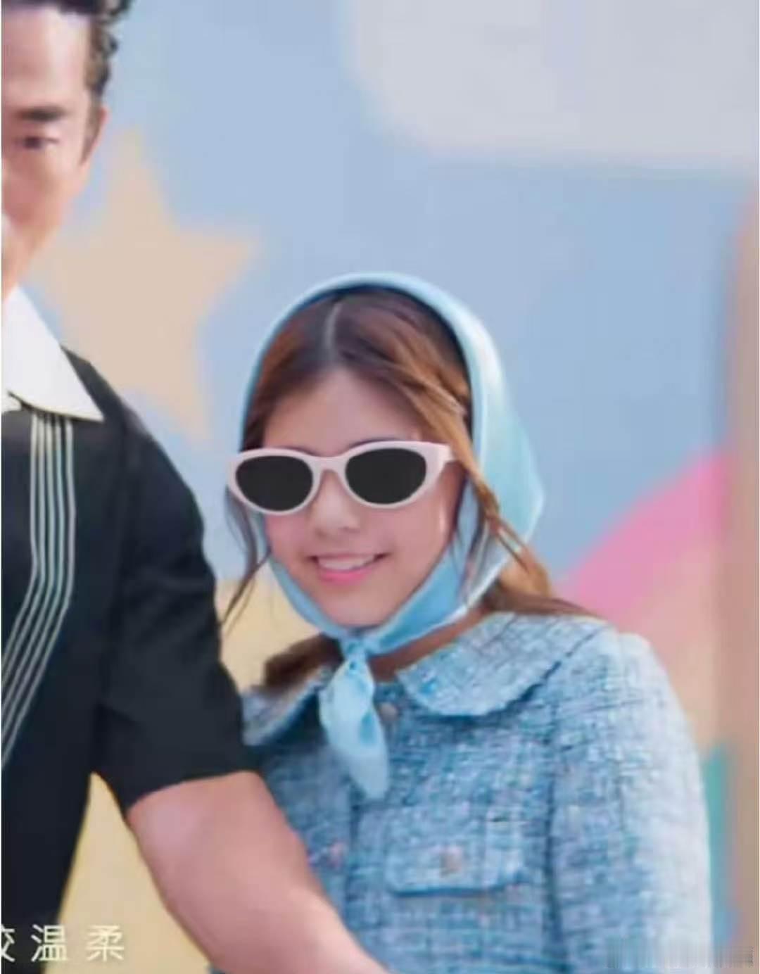 周杰伦MV里的大女儿小女儿周杰伦女儿殿下复古俏皮的 MV 画风里，大女儿温柔像昆