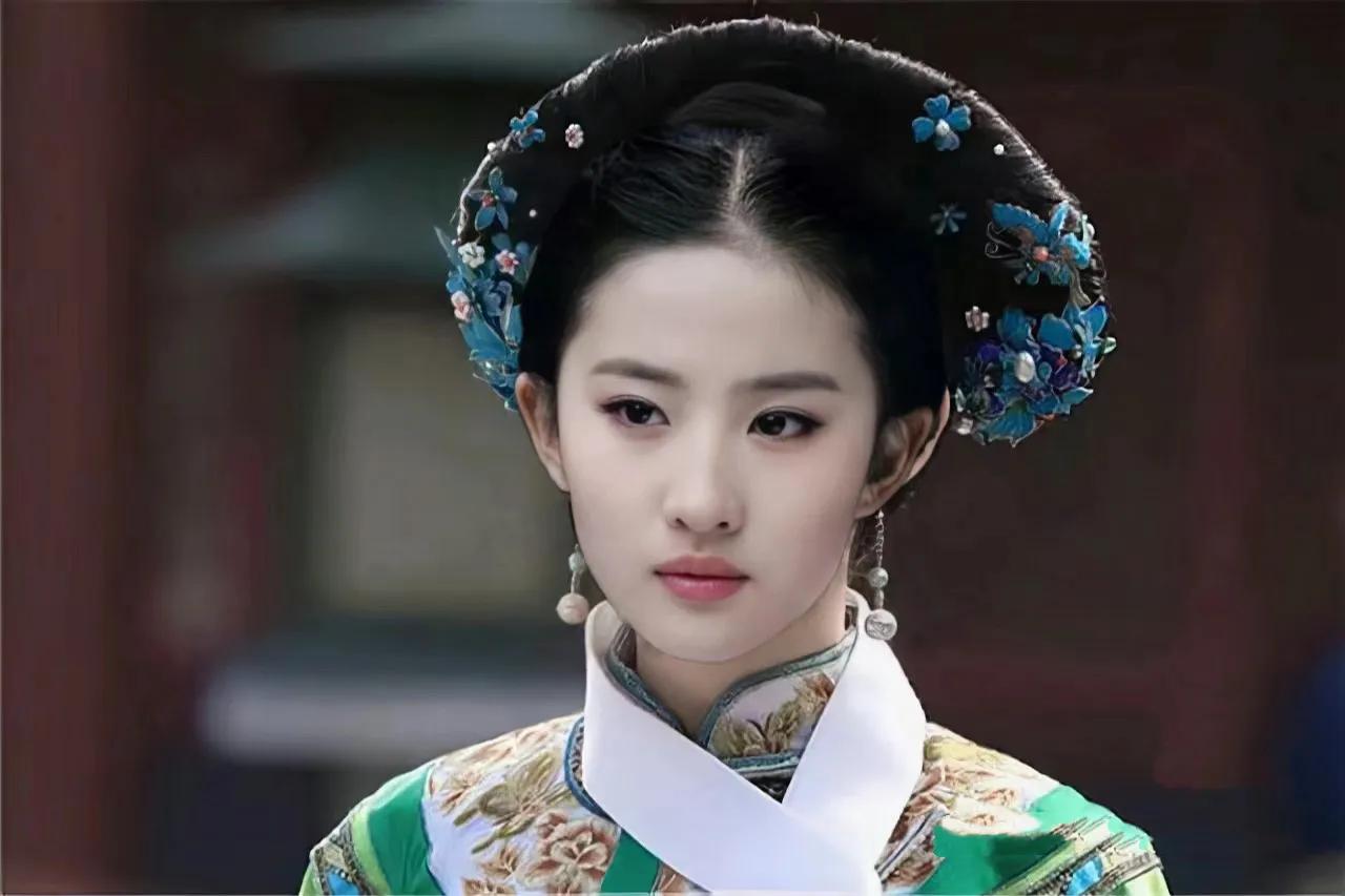 应该没有导演请她演清宫戏，她一出现，其它女人都可以撤了，就演不了宫斗，直接大结局