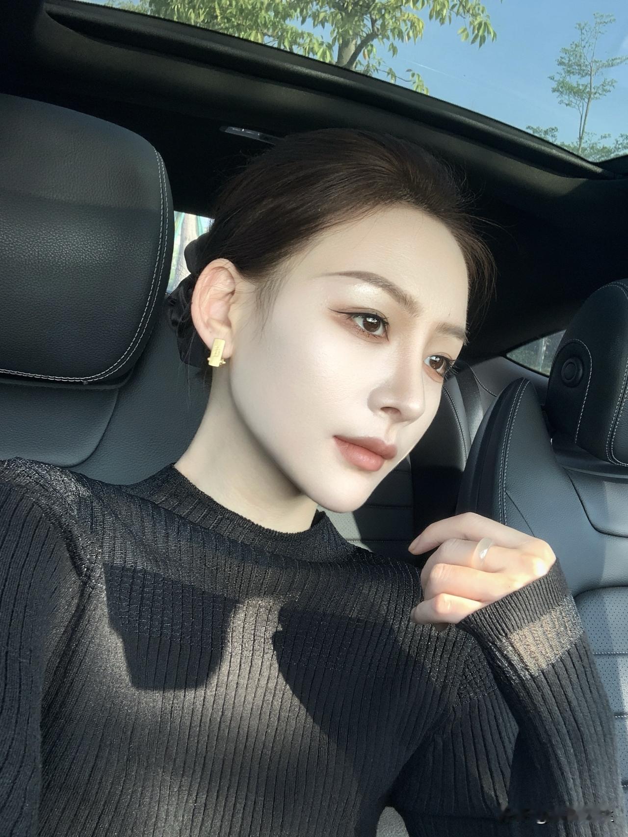 读书不是为了雄辩和驳斥
也不是为了轻信和盲从
而是为了思考和权衡[太阳]
   