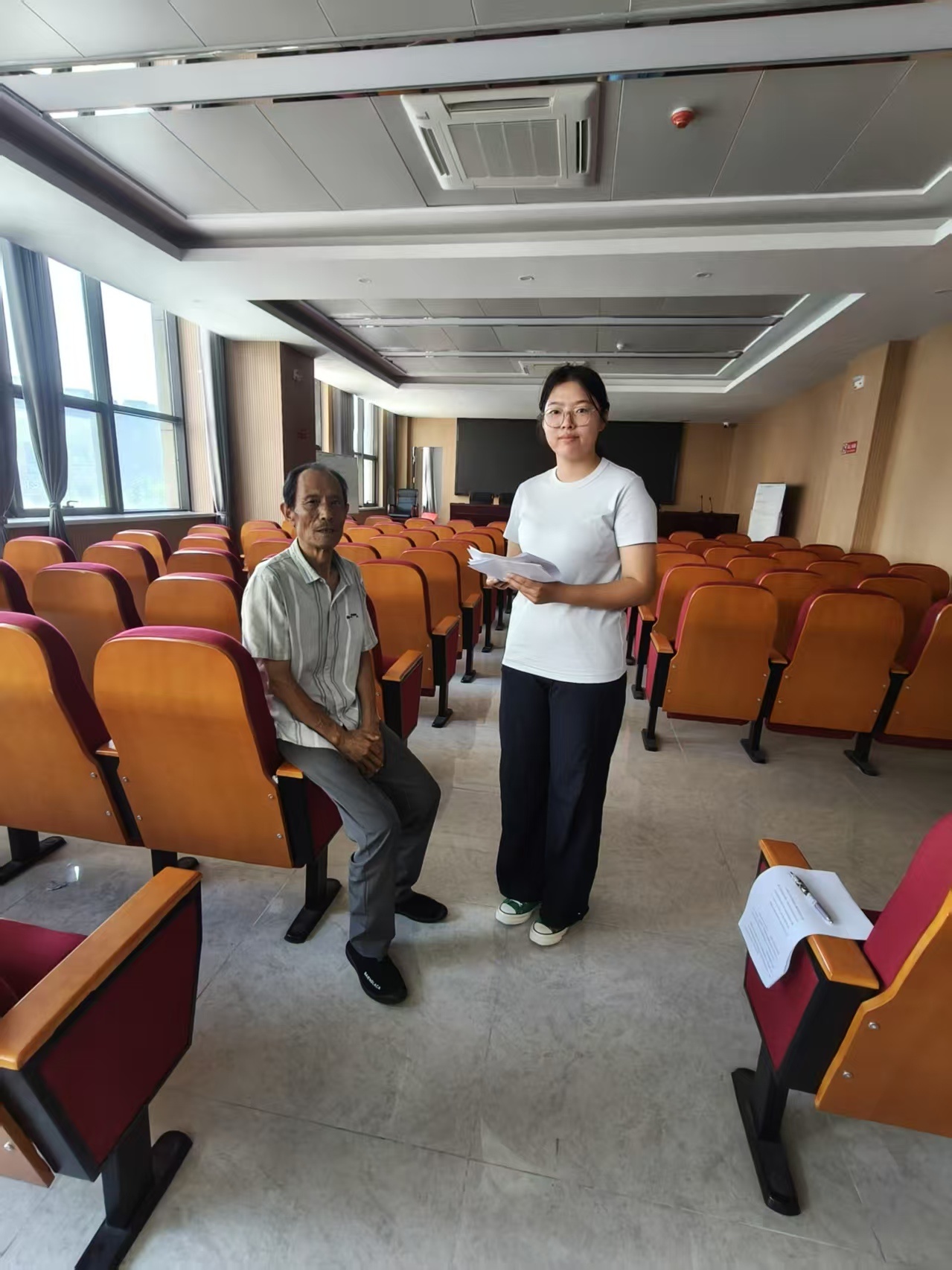 秦岭笑谈[超话]青春三下乡大学生社会实践【养老站里的暖心日常，藏着乡村善治密码】