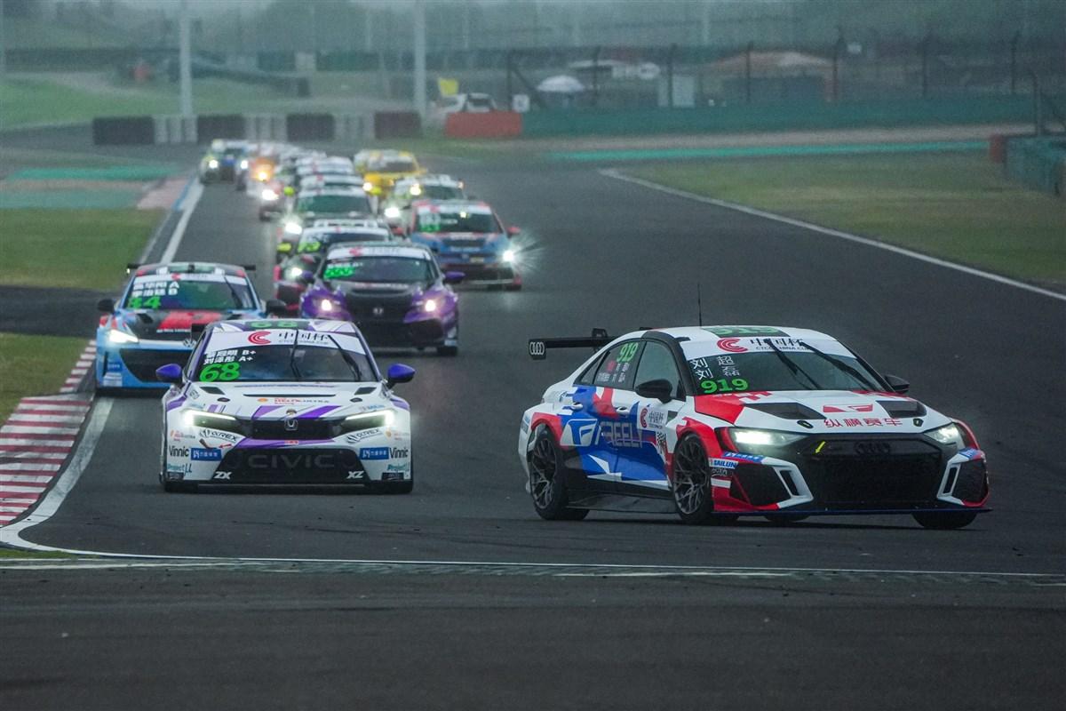 每次聊CTCC，比起冰冷的圈速、数据、赛道参数，我觉得赛车手也值得聊。
赛车从来