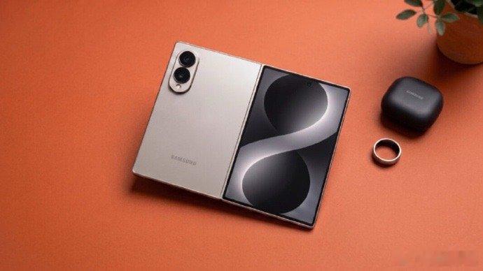 据说三星 Galaxy Z Fold 8 Ultra 折叠屏手机支持 S Pen