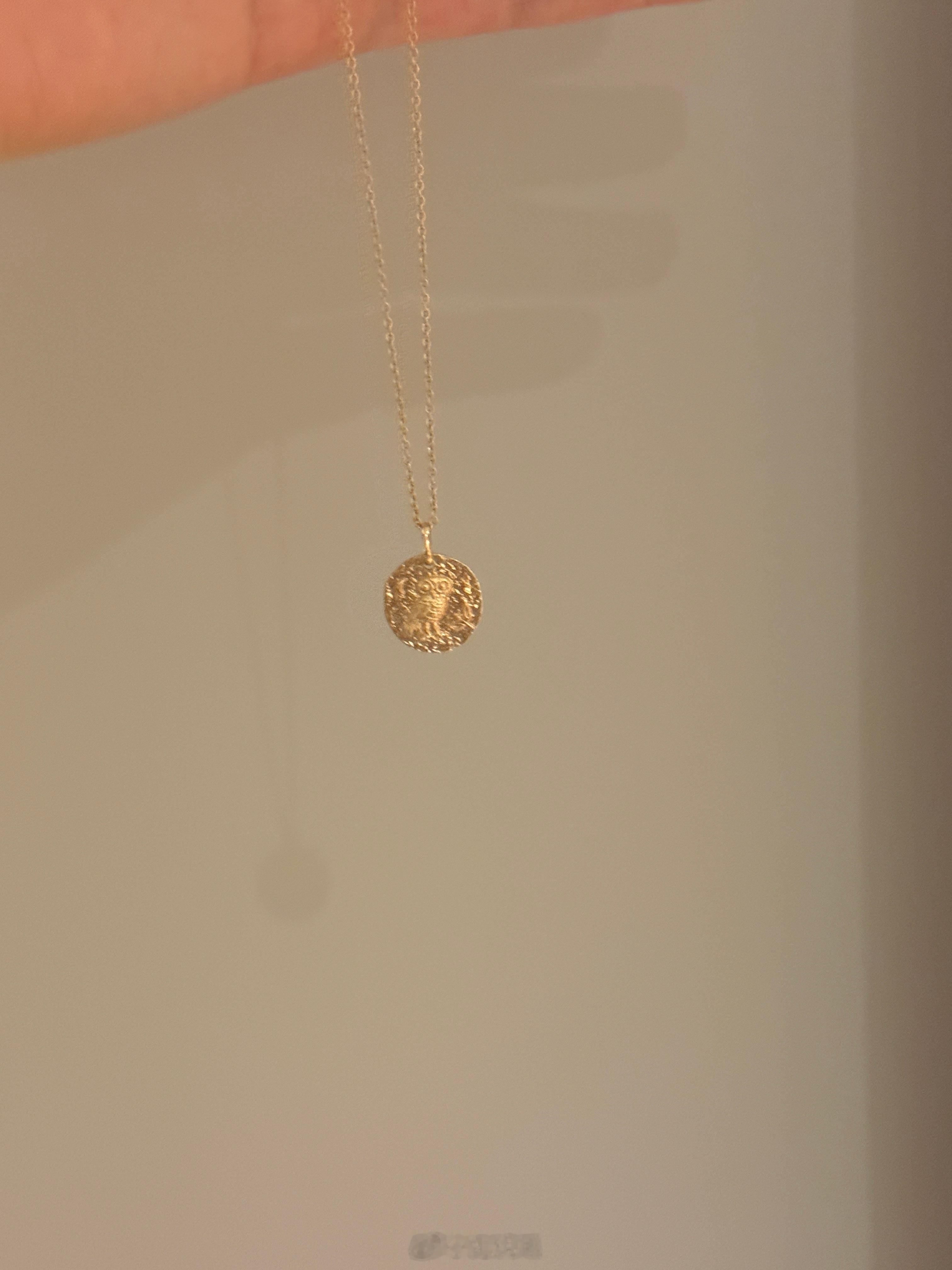 我滴妈呀！刚才穿好衣服我一摸脖子，完了，项链掉在按摩店了旅蛙说没事啊，过去找找，
