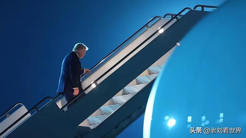 帝国的兴起，帝国的衰败，总是惊人的相似，这就是历史的宿命。新中国对人类历史周期的