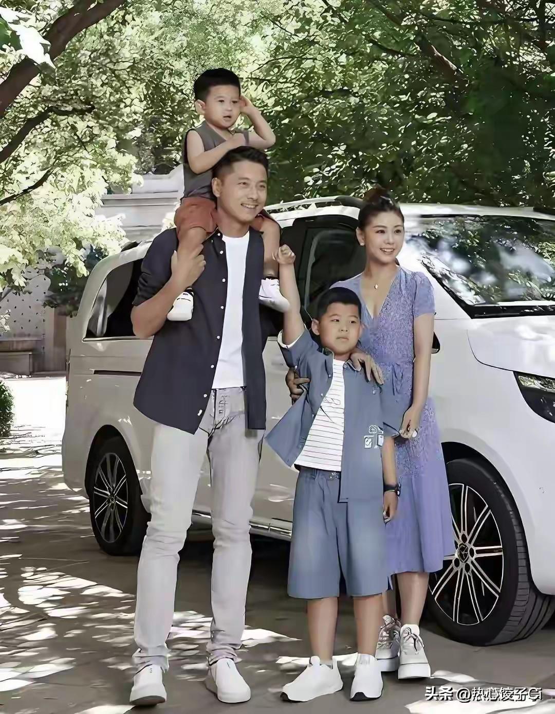 李小萌说王雷每次回来，穿过的鞋，这个鞋边他自己都要擦干净。他爱干净的那个程度，咱