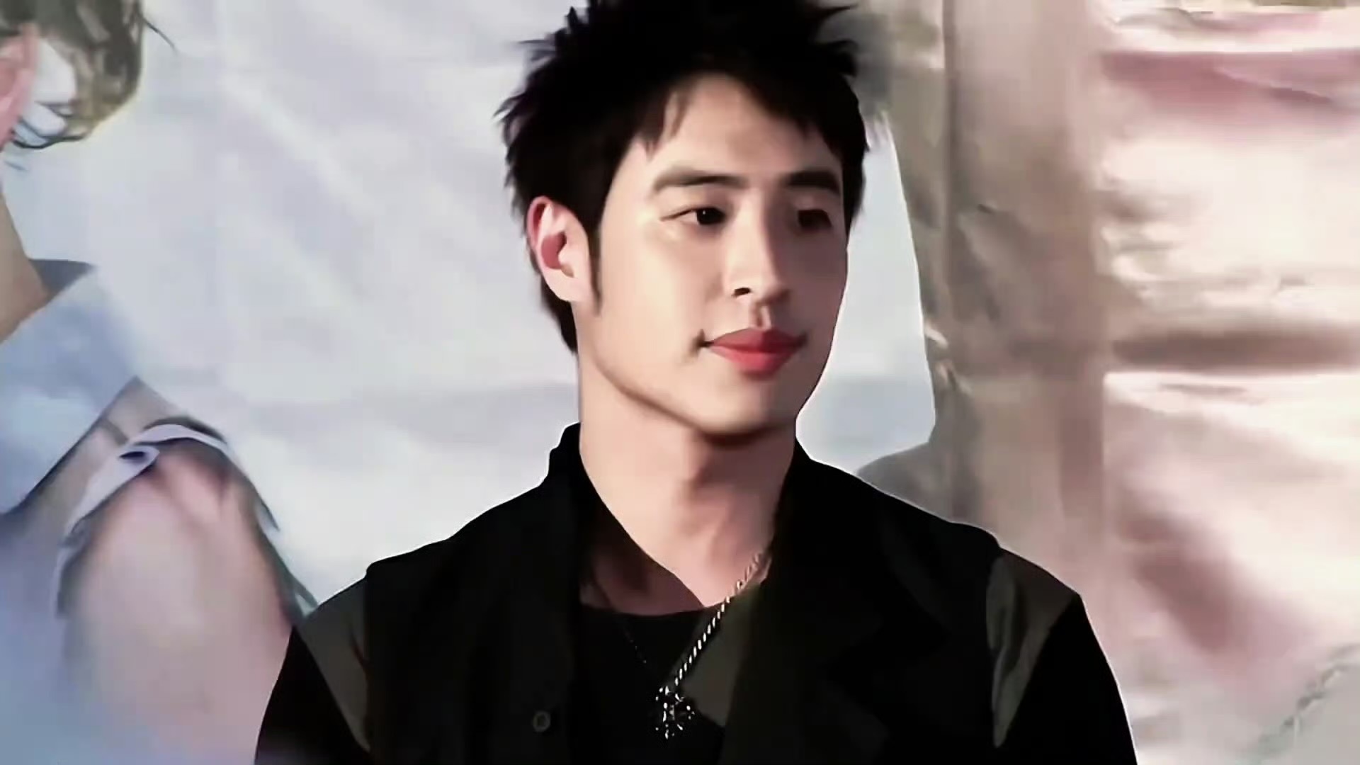 潘玮柏出道25周年发文潘玮柏出道25年了二十五年，四分之一个世纪。从反转地球到狂