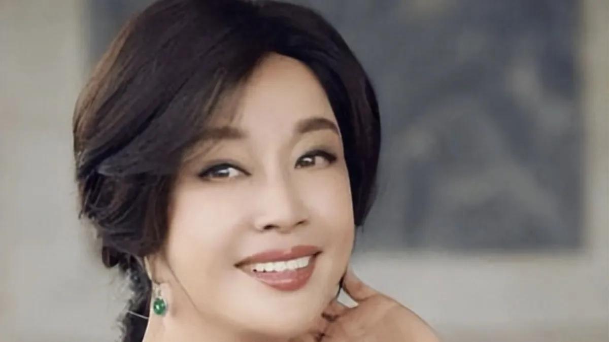 刘晓庆前男友古柯近日再次成为舆论焦点，他联合狗仔直播爆料，信息量巨大。古柯自称并