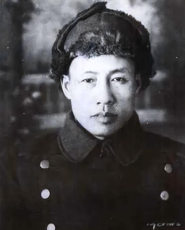 一耳光逼出一位开国将军！离家19年荣耀归乡，至亲皆逝只剩哥嫂苦守老屋
 
被父亲