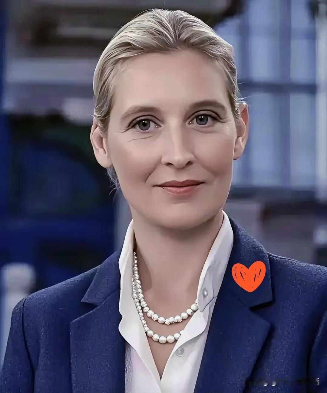 德国铁娘子魏德尔发出警告：千万不要把中国和俄罗斯混为一谈。她指出，中国是一个自信