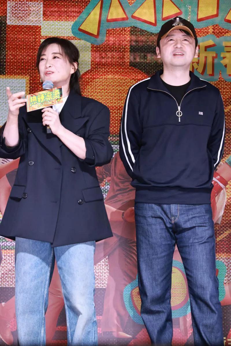 贾玲和雷佳音又一次同框啦！简直太有趣了！雷佳音的直男表情萌态可掬，毫无明星的架子