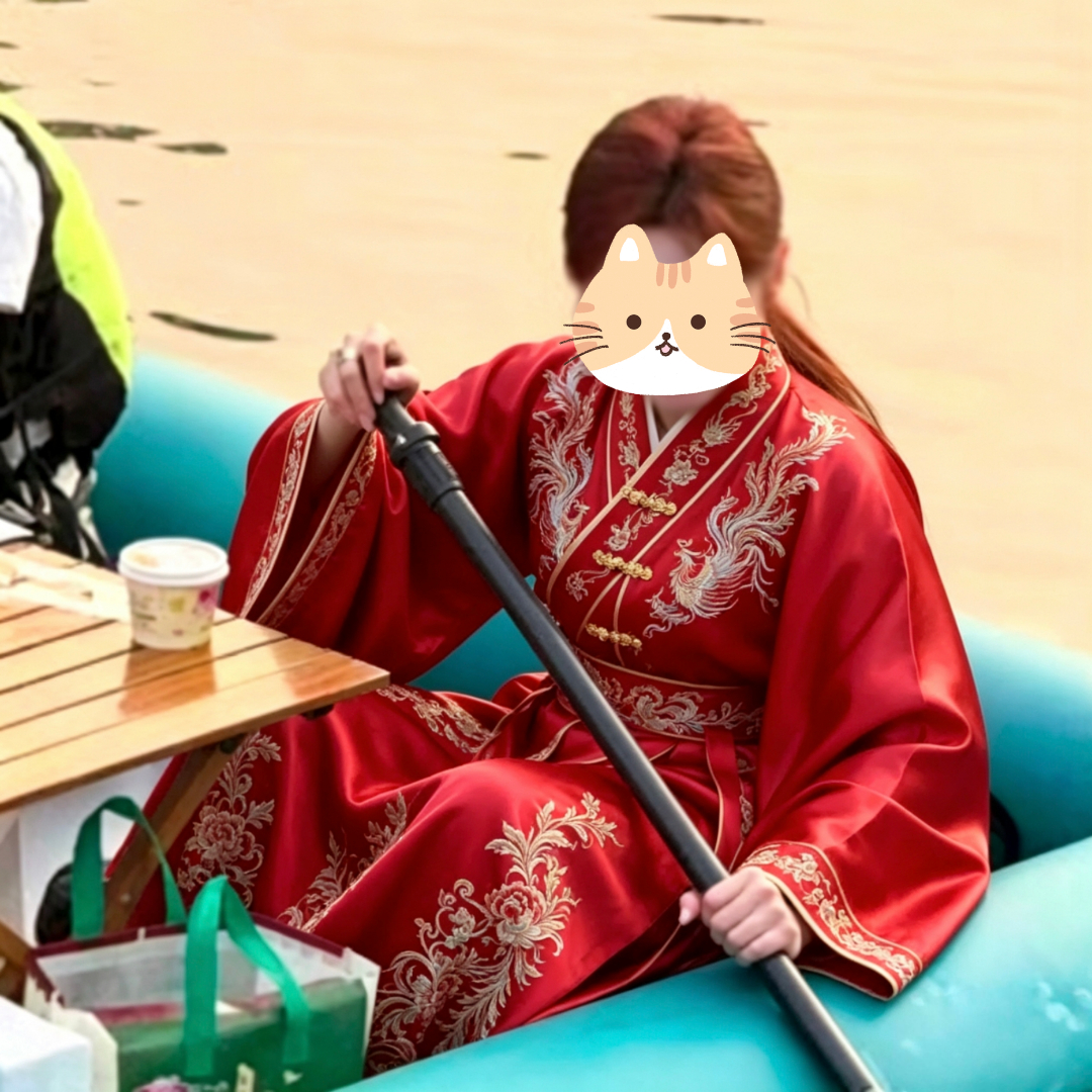 你们说太子要穿这一身划船去迎亲 丫丫会答应吗（猫猫贴纸是因为图截崩了