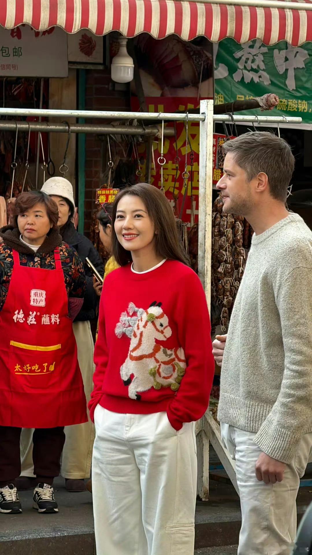 高圆圆 综艺替身光替在剧组里应该是很常见的吧为了节省时间，会先替演员站位置走位，