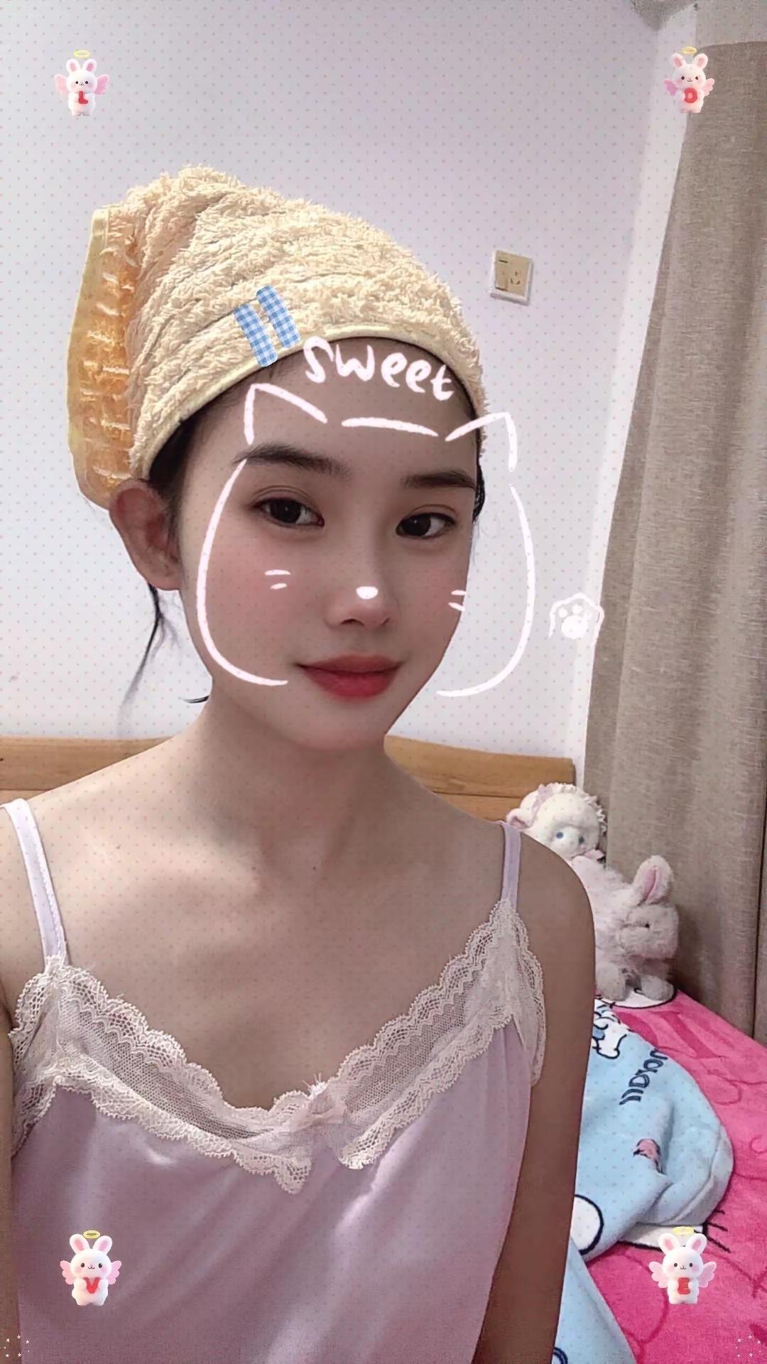 小小的床搭子吹干头发也要睡觉了
