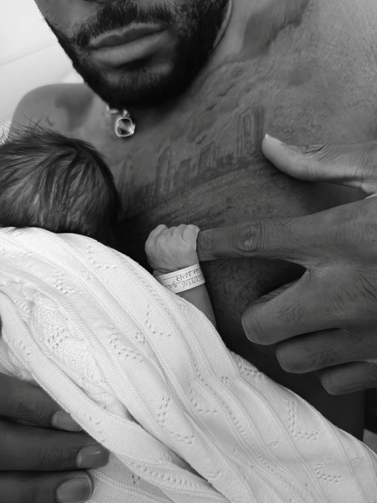 鲍威尔刚在 Ins上发帖，庆祝他孩子周末出生。恭喜！迈阿密热火