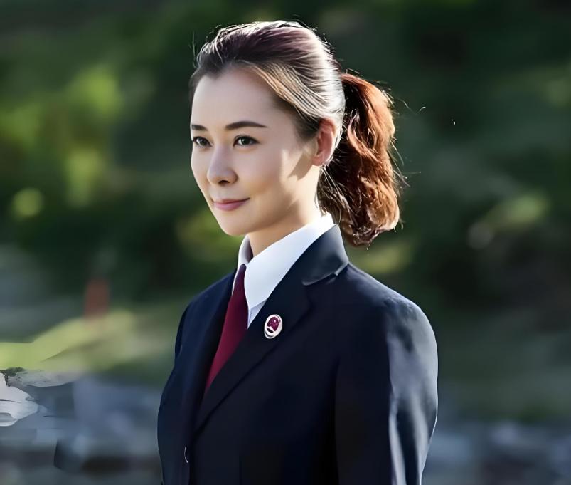 小桃红跟陆亦可相比，谁更有权威？
咱就这么讲吧。
在小桃红面前，陆亦可之流统统可